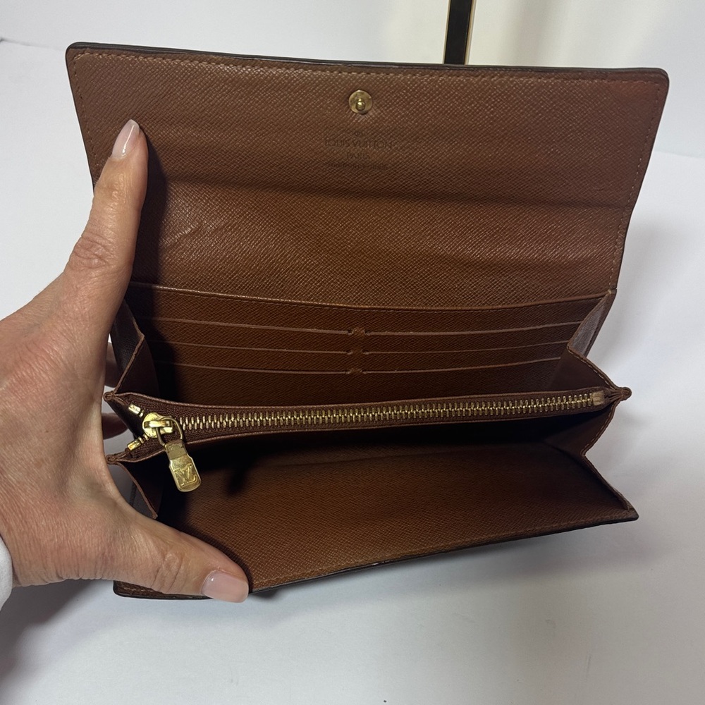 Louis Vuitton Wallet - Picture 6 of 9